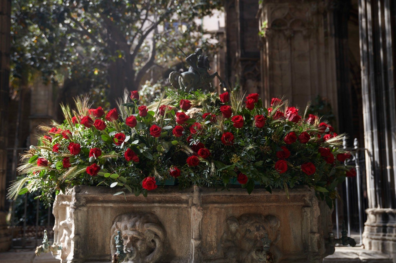 La Catedral de Barcelona obre el claustre per Sant Jordi